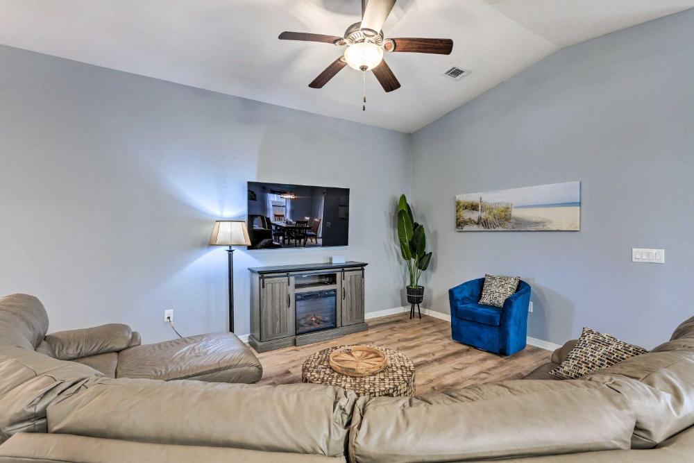 Spacious Navarre Retreat with Fenced-In Yard!
